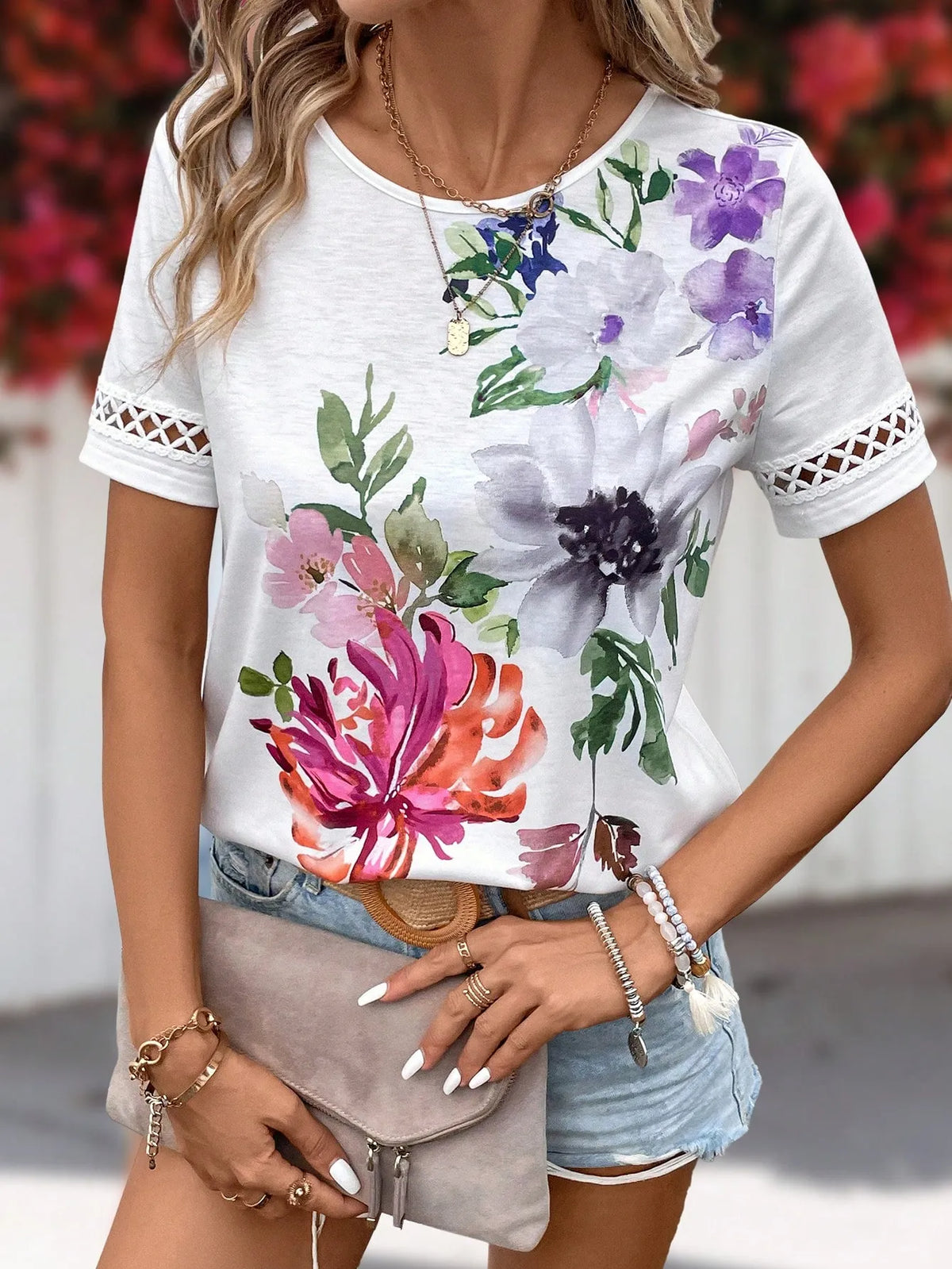 Camiseta Manga Curta com Renda e Estampa Floral